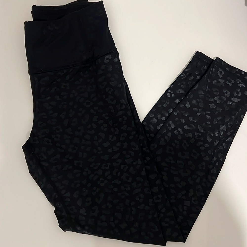 Black animal print workout leggings.size small .worn